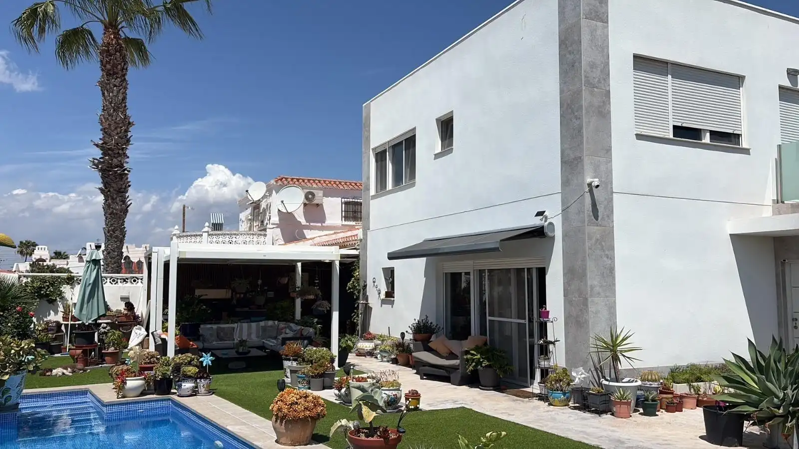 Chalet con piscina en venta en Zona Carrefour - Urbanizaciones