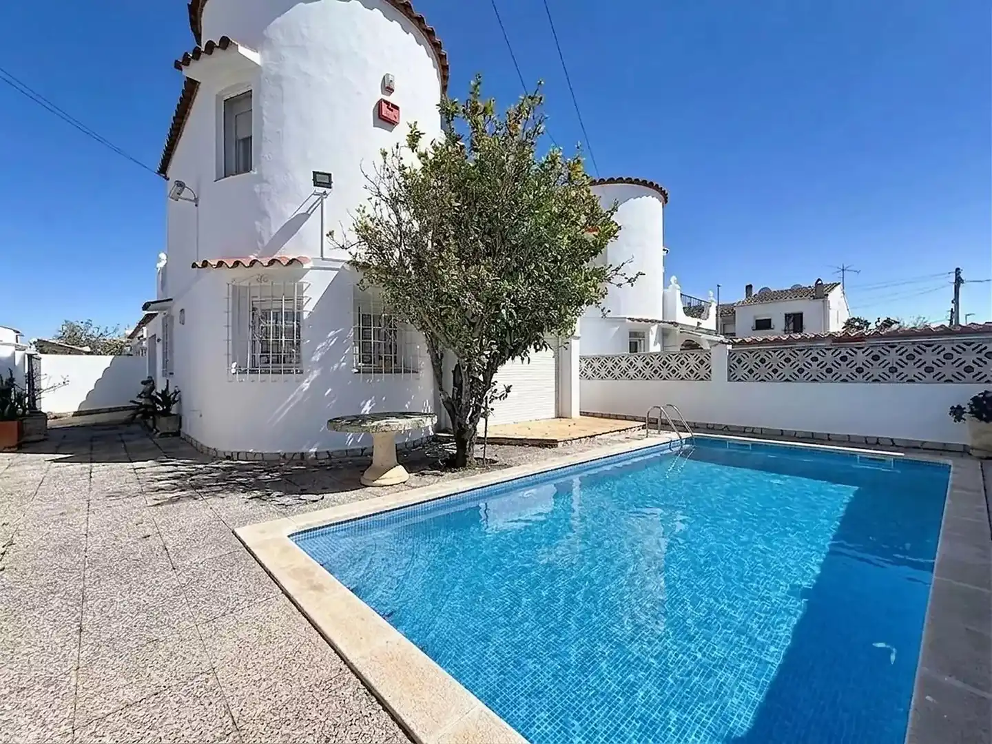 Casa con piscina in vendita a Carrer la Siesta 185B Puigmal C 17 17487 Empuriabrava