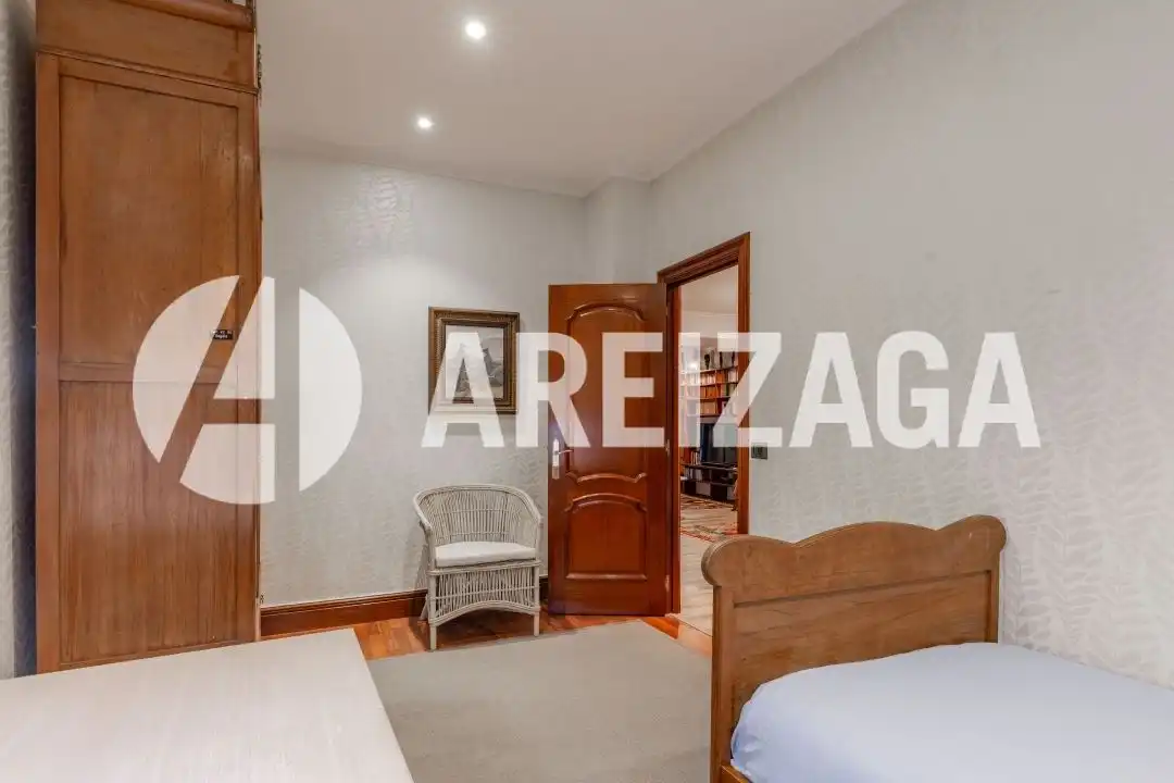 Habitación de Piso en venta en Donostia - San Sebastián  con Calefacción, Terraza y Balcón