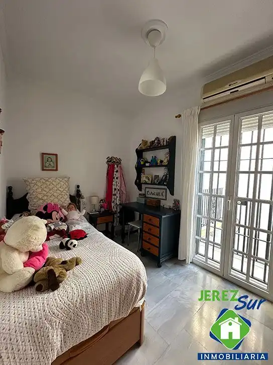 Dormitori de Casa adosada en venda en Jerez de la Frontera amb Aire condicionat, Terrassa i Traster