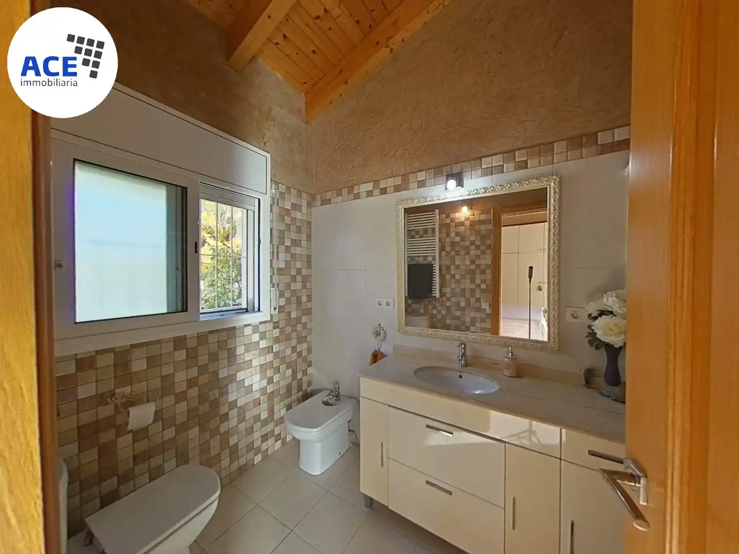 Bathroom of Houses for sale in Rubí  with Air Conditioner, Heating and Parquet flooring