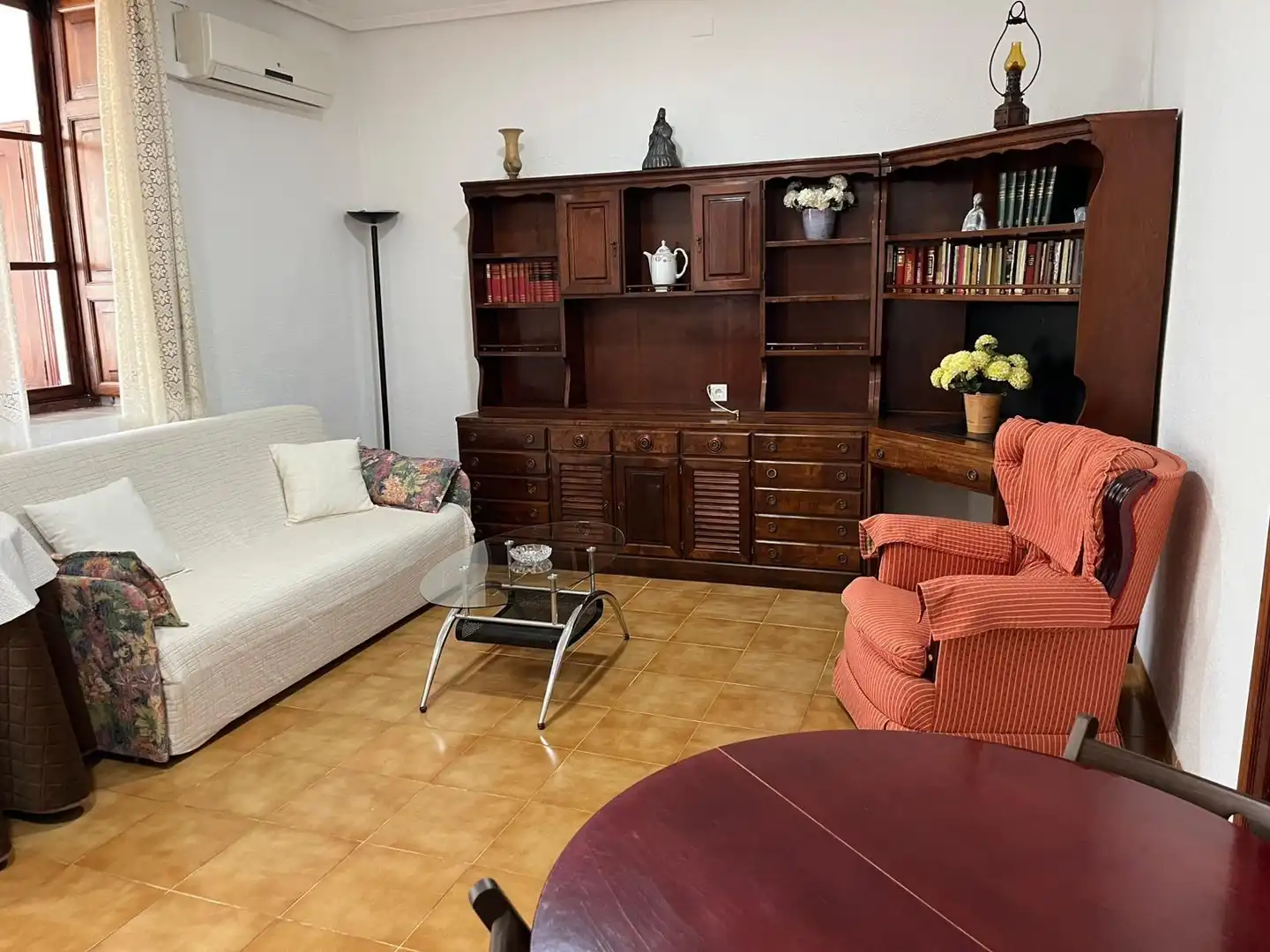 Sala d'estar de Pis de lloguer en Valencia amb Aire condicionat, Moblat i Balcó