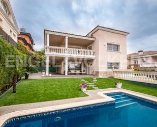 Vista exterior de Casa o xalet en venda en Alella amb Terrassa, Piscina i Balcó