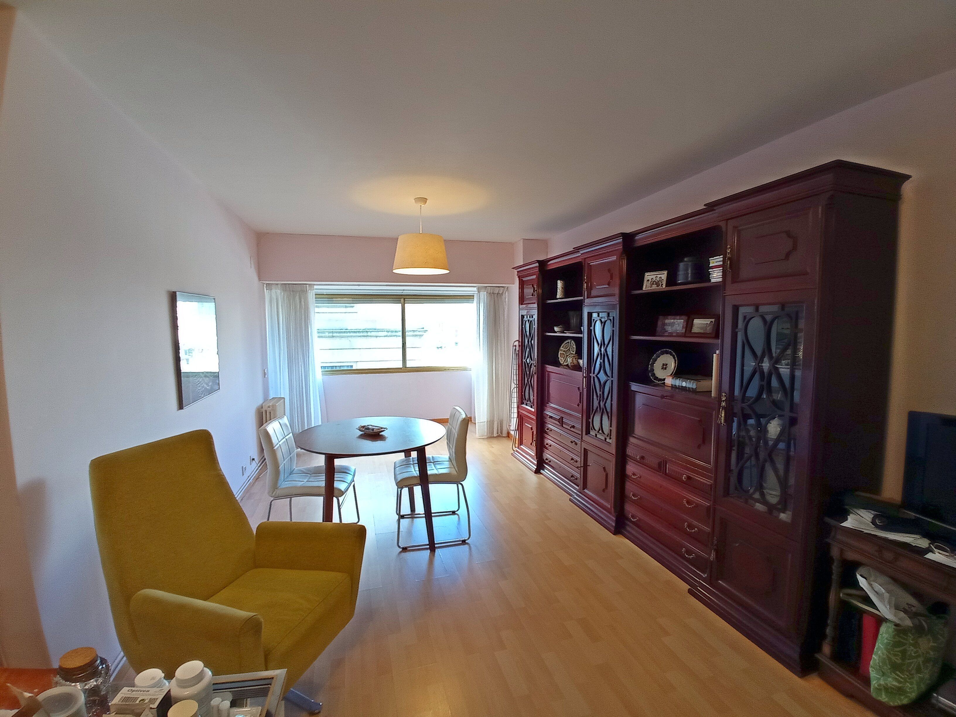 Sala d'estar de Pis en venda en Pontevedra Capital  amb Calefacció, Parquet i Traster