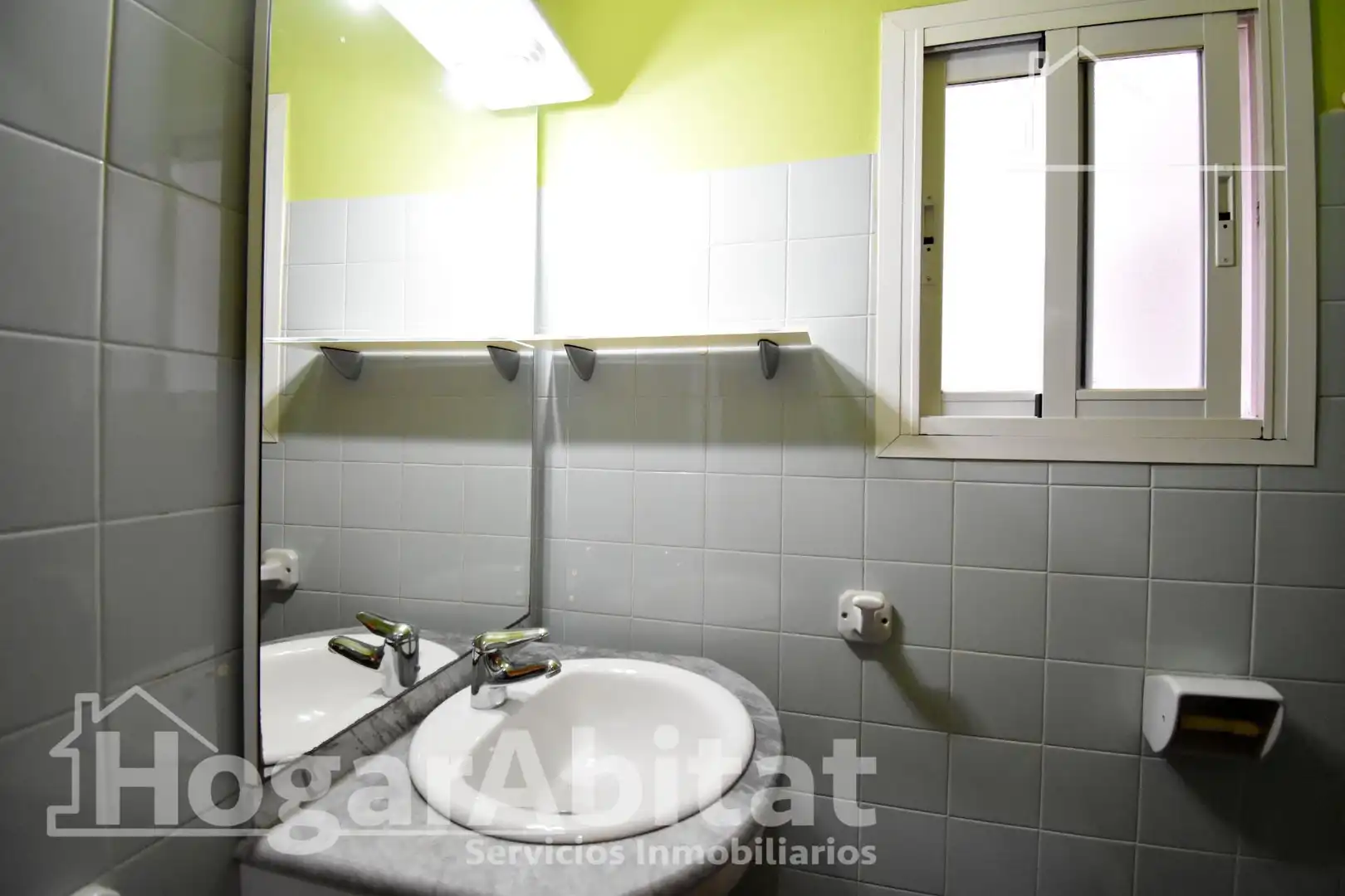 Baño de Piso en venta en Gandia con Terraza, Trastero y Amueblado