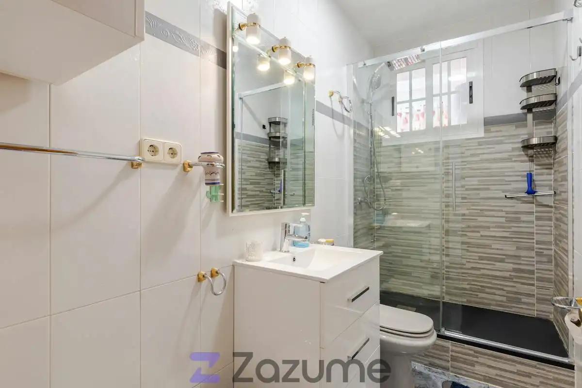 Bathroom of Flat for rent in Carabanchel