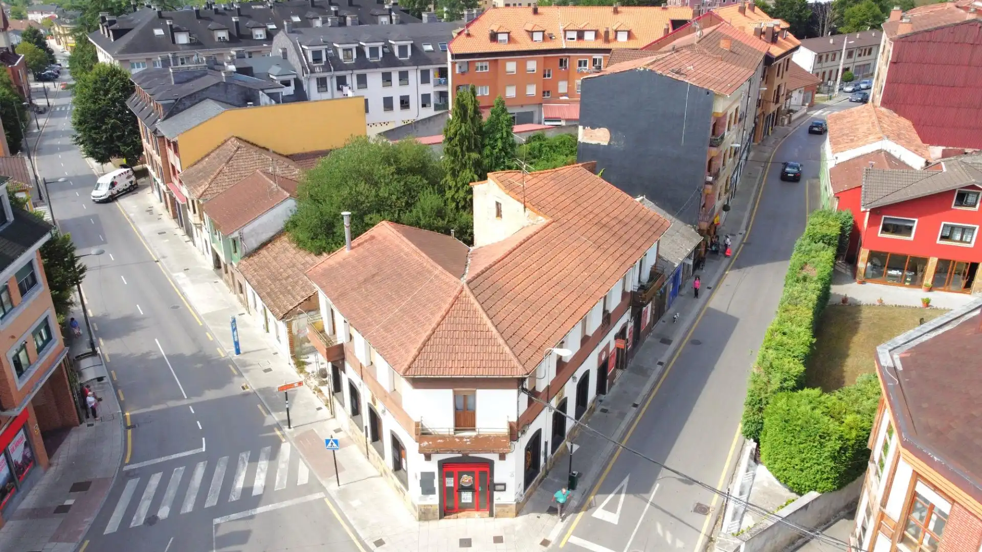 Vista exterior de Edifici en venda en Oviedo 