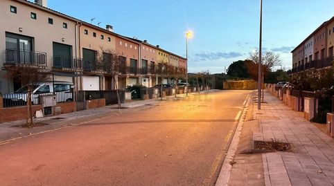 Plaza de parking en venta junto a servicios y zonas escolares en La Bisbal, imatge 2
