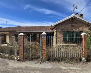 Vista exterior de Casa o xalet en venda en Almuradiel amb Calefacció, Terrassa i Traster