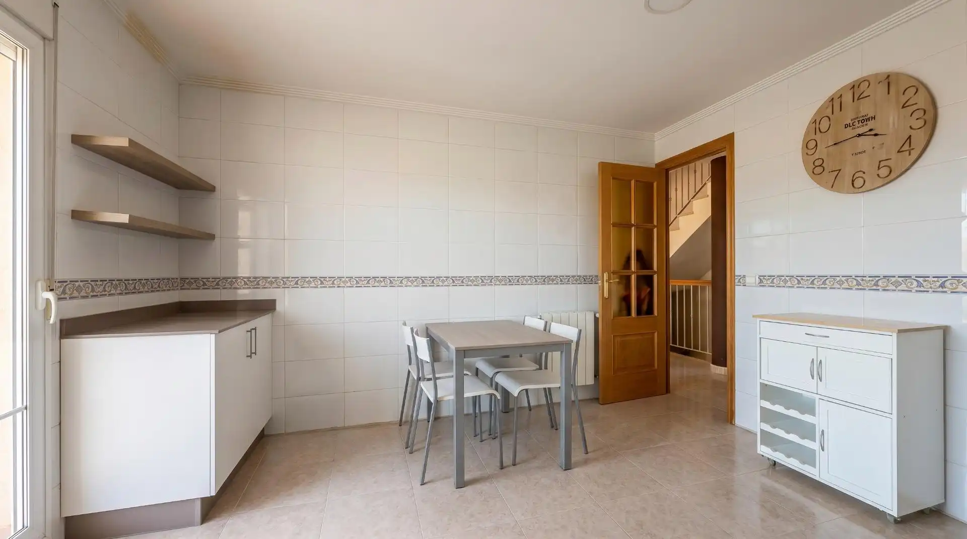 Cuina de Casa o xalet en venda en La Pobla de Vallbona amb Aire condicionat, Calefacció i Jardí privat