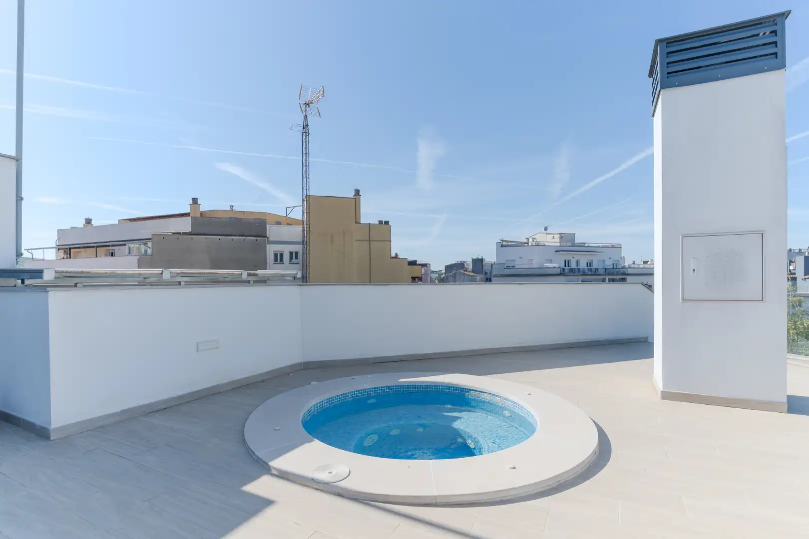 Swimming pool of Flat for sale in Girona  with Air Conditioner, Heating and Parquet flooring