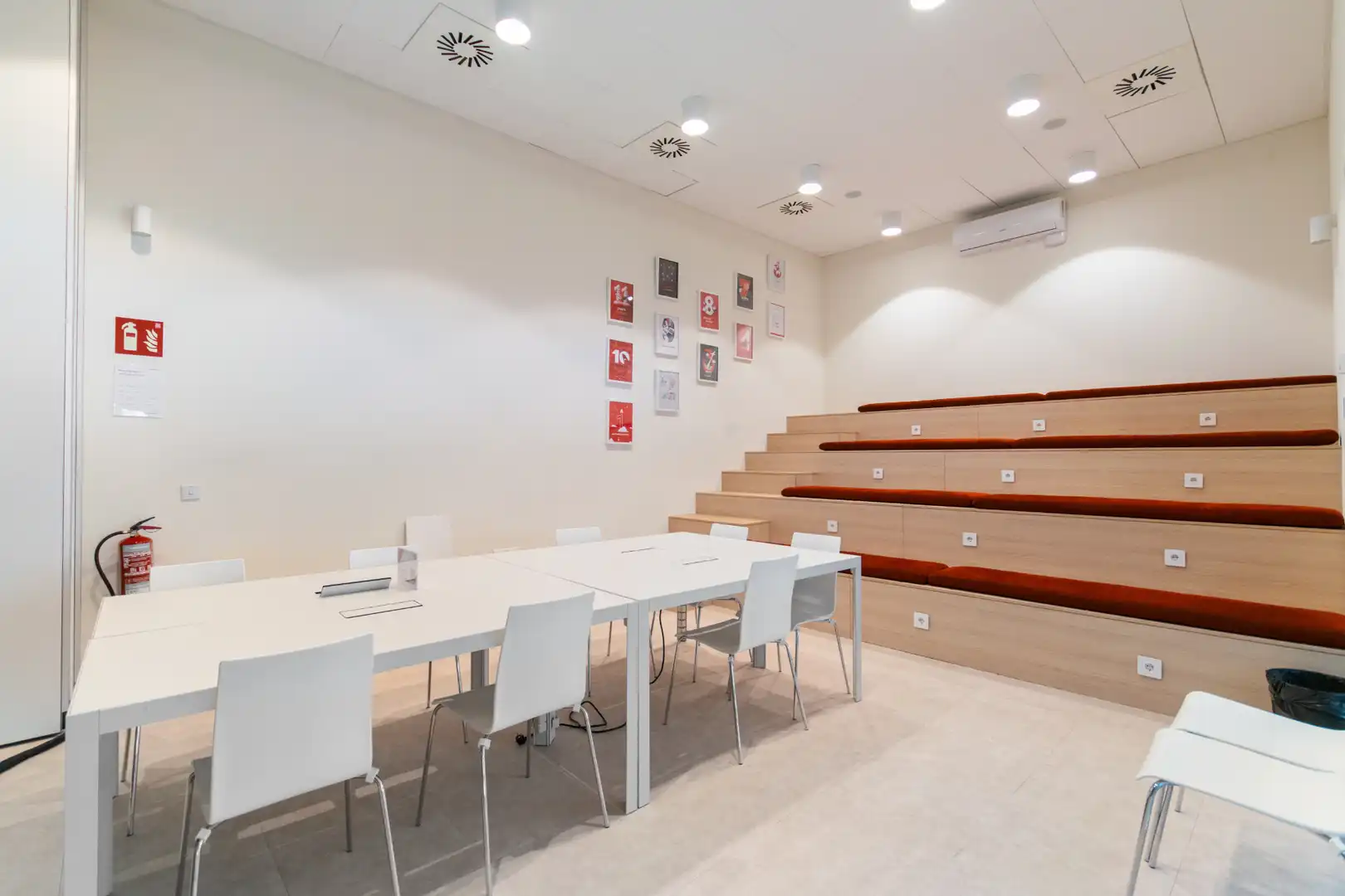 Büro zur Miete in Cornellà de Llobregat mit Klimaanlage, Heizung und Alarm