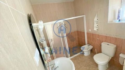 Gran casa en Valsequillo, con tejado completamente nuevo. Con una superficie total de 189 m2, constridos 285 m2. Consta de 3 dormi