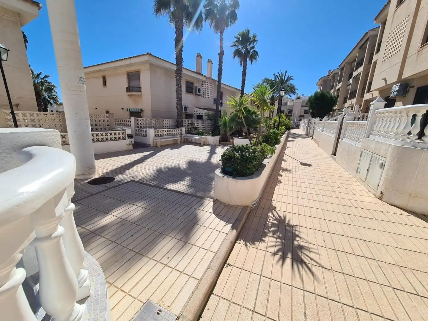 Vista exterior de Apartament de lloguer en Guardamar del Segura amb Aire condicionat, Terrassa i Moblat