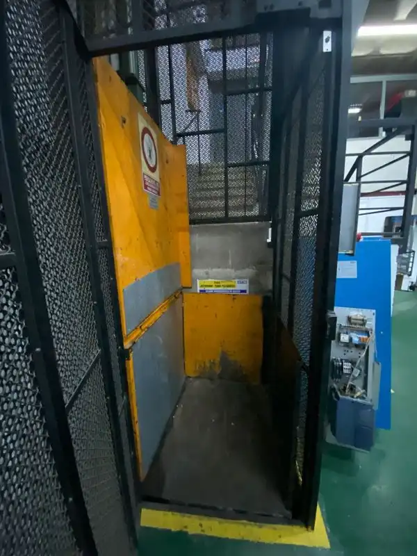 Parking de Nave industrial en venta en L'Hospitalet de Llobregat con Calefacción y Alarma
