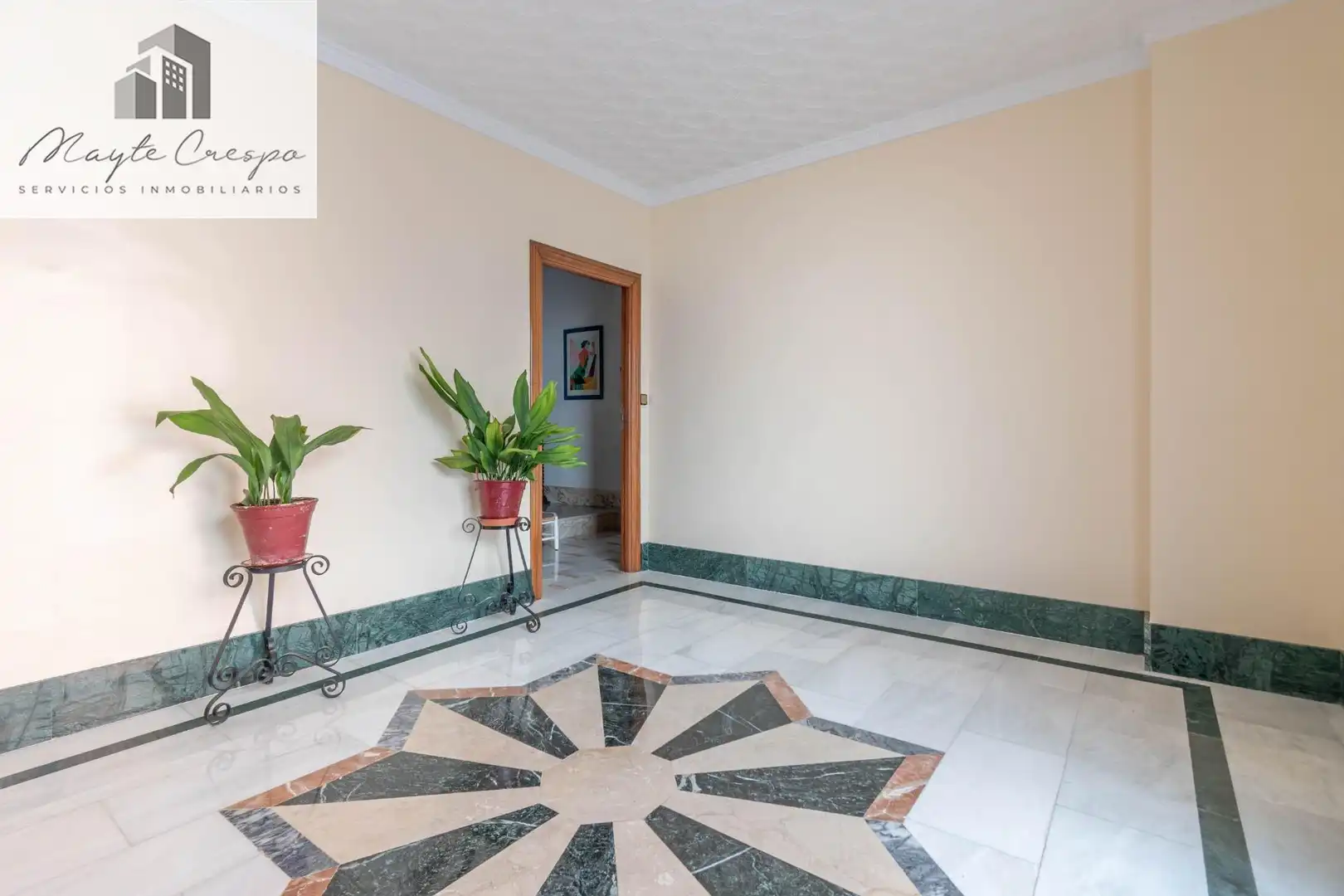Casa adosada en venta en Jun con Terraza, Amueblado y Alarma