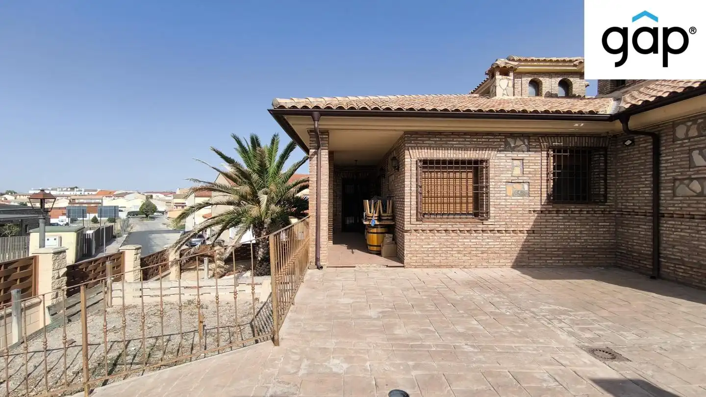 Vista exterior de Casa o chalet en venta en Horcajo de Santiago con Aire acondicionado, Calefacción y Amueblado