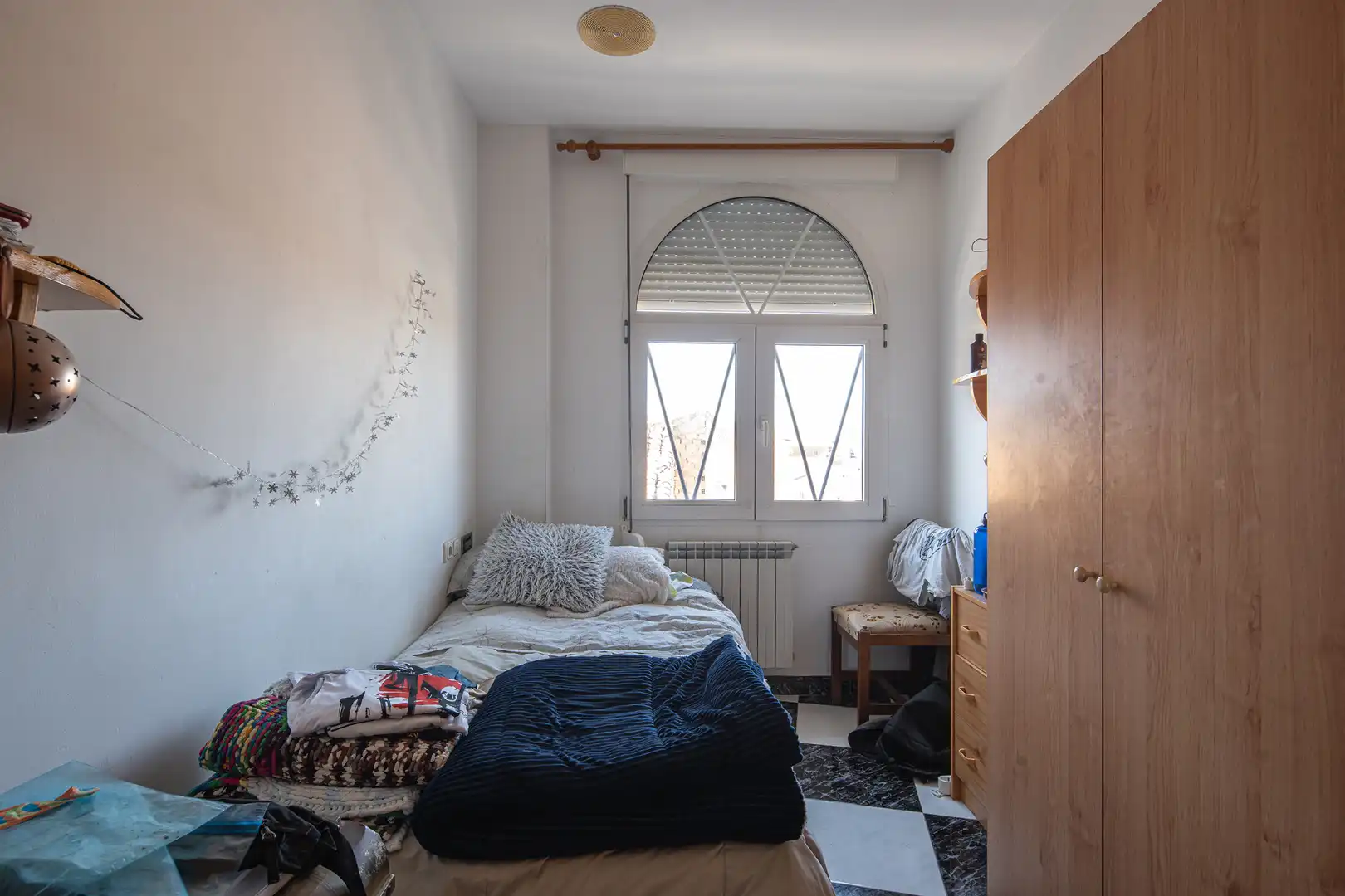 Dormitori de Casa adosada en venda en La Zubia amb Calefacció, Terrassa i Moblat