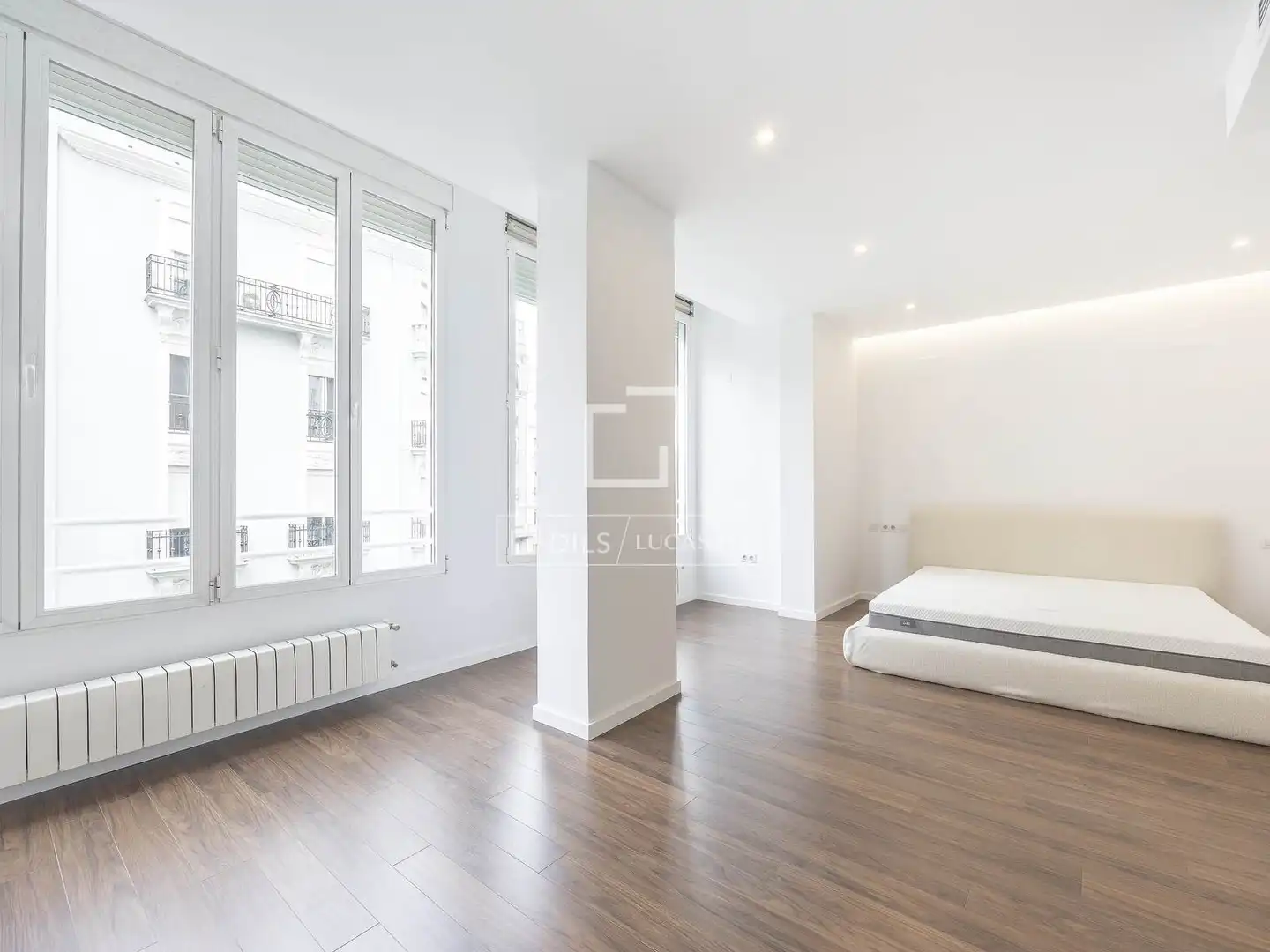 Exterior view of Flat for rent in Valencia  with Air Conditioner, Heating and Parquet flooring