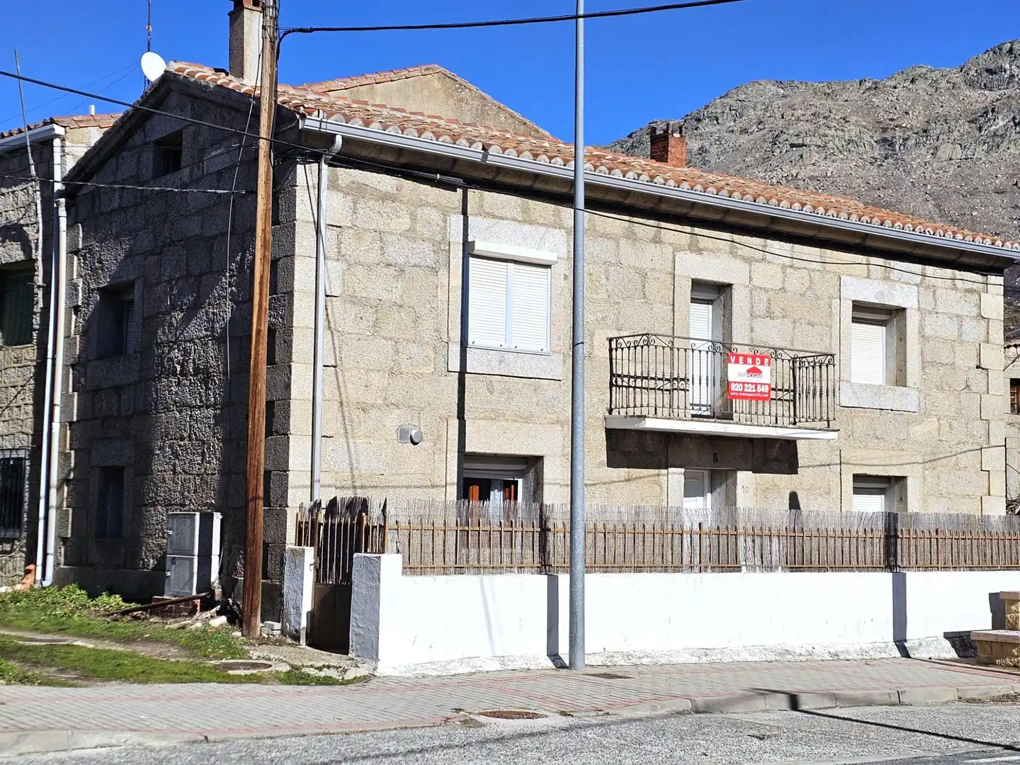 Vista exterior de Casa o xalet en venda en Navarredondilla amb Traster i Moblat