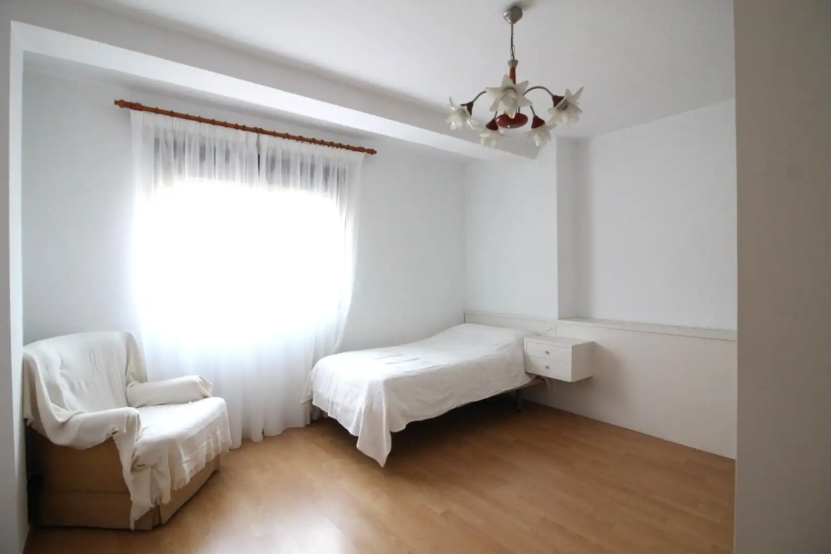 Habitación de Piso de alquiler en Alicante / Alacant con Terraza, Amueblado y Balcón