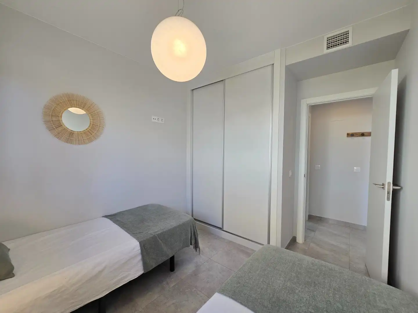 Dormitori de Apartament en venda en Orihuela amb Jardí privat, Terrassa i Piscina