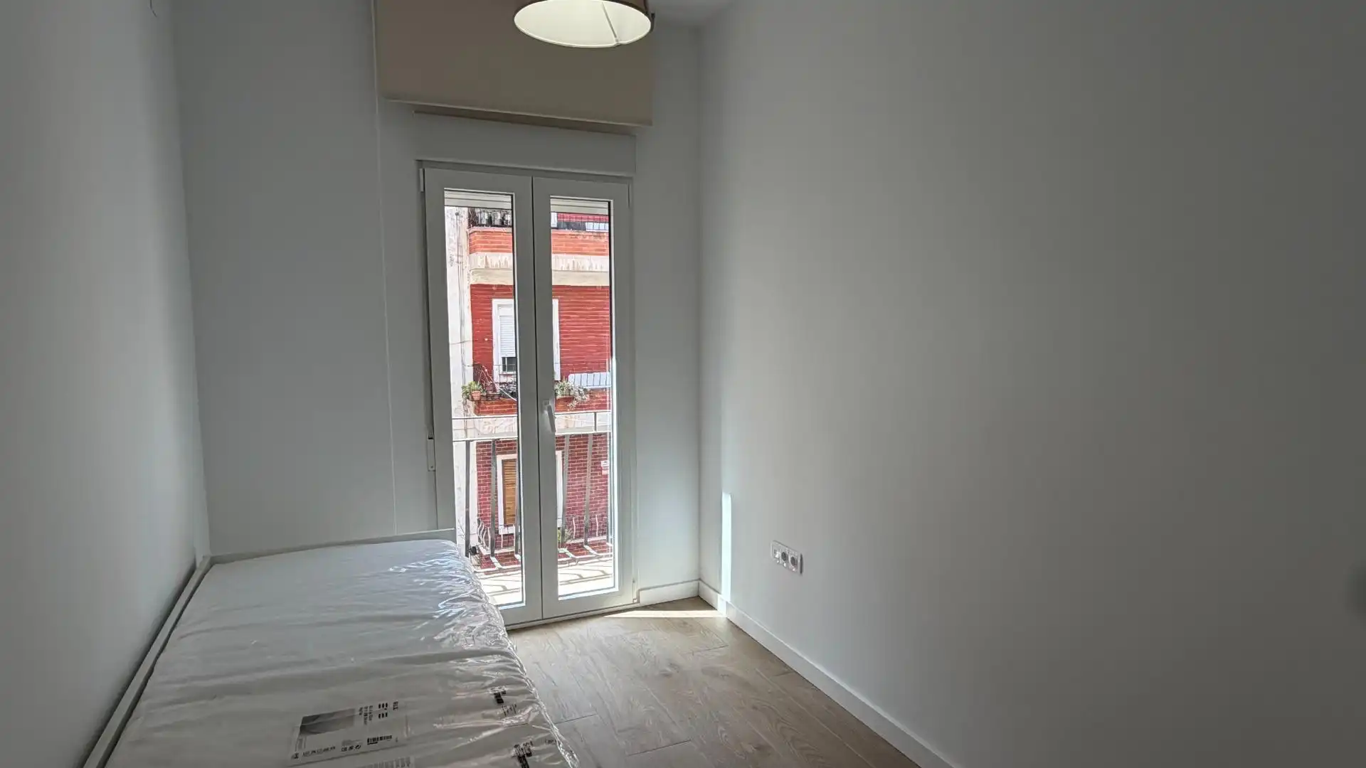 Dormitori de Apartament de lloguer en Valencia amb Aire condicionat, Calefacció i Moblat