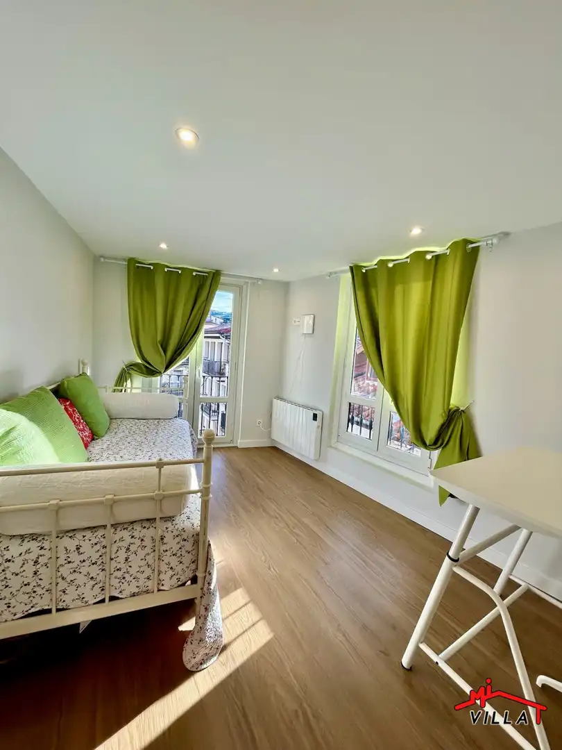 Bedroom of Flat for sale in Laredo  with Heating, Parquet flooring and Balcony