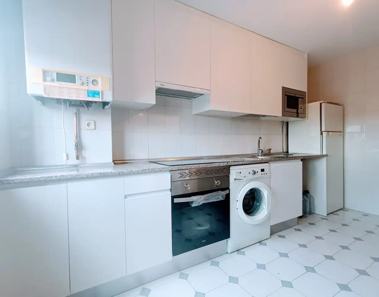 Kitchen of Flat for rent in Madrid  with Heating and Parquet flooring