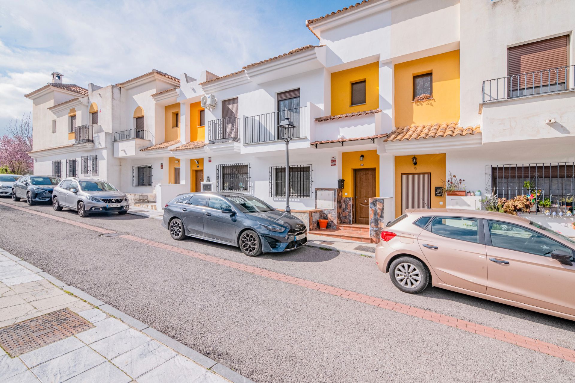 Vista exterior de Casa adosada en venda en Víznar amb Aire condicionat, Jardí privat i Balcó