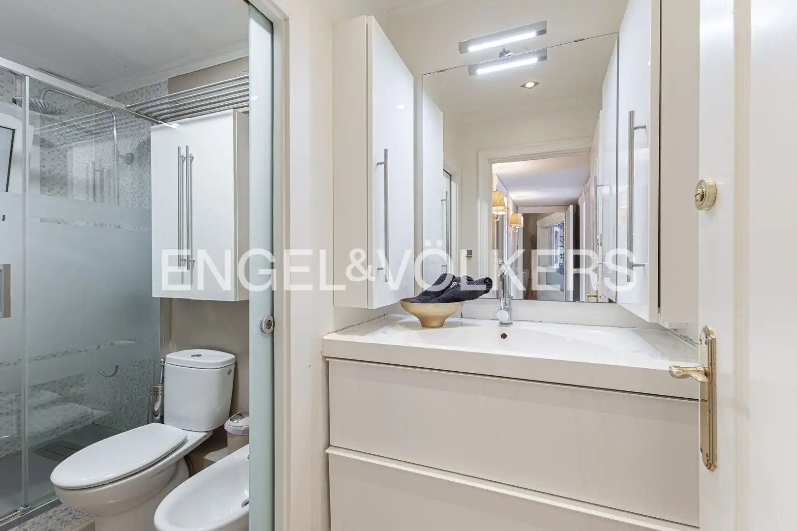 Bathroom of Flat for sale in Barcelona  with Air Conditioner, Heating and Parquet flooring