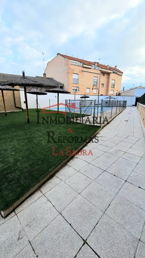 Vista exterior de Dúplex en venda en Pantoja amb Aire condicionat, Calefacció i Parquet