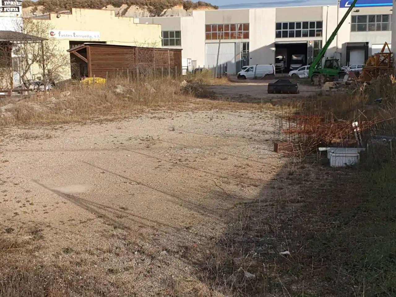 Industrial land for sale in Tona
