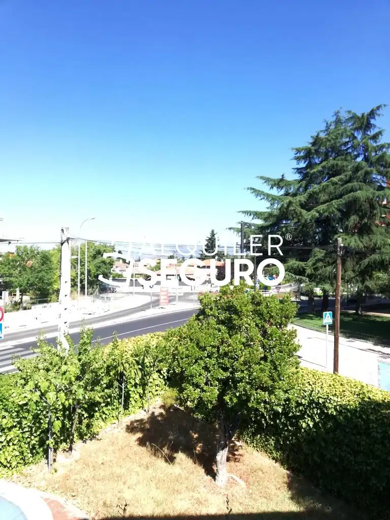 Vista exterior de Casa o chalet de alquiler en Colmenar Viejo con Calefacción, Terraza y Amueblado