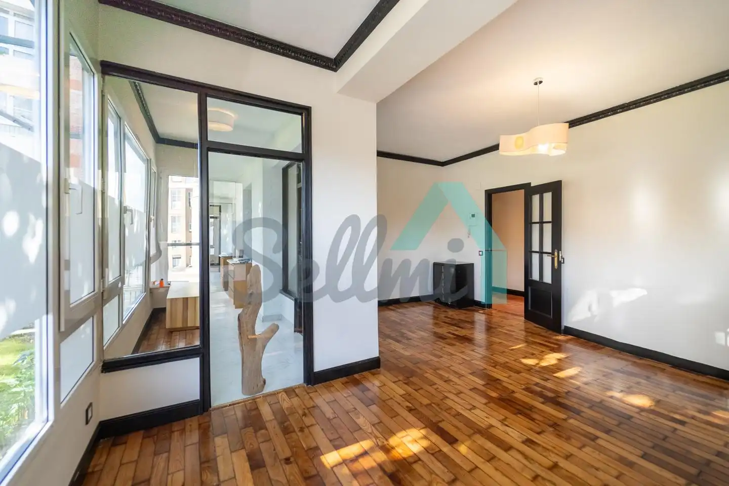 Sala de estar de Piso en venta en Oviedo  con Calefacción, Parquet y Terraza