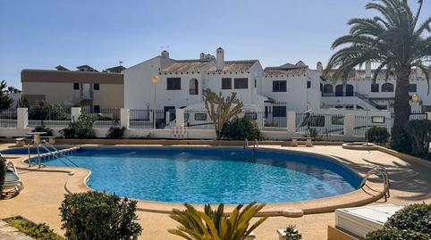 Foto 3 de Casa adosada de alquiler en Cabo Roig, Alicante