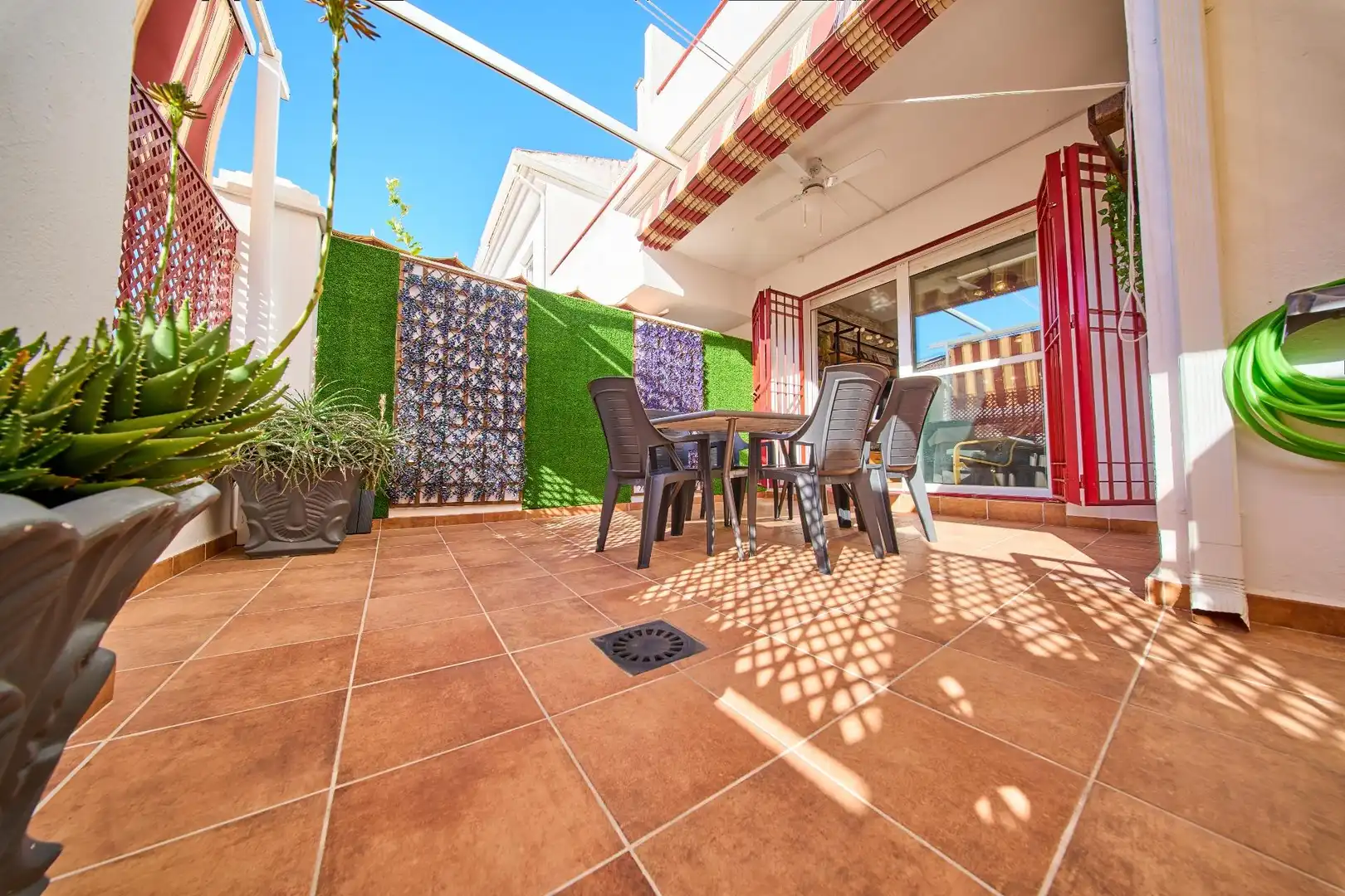 Terrassa de Casa adosada en venda en Ogíjares amb Calefacció, Jardí privat i Parquet