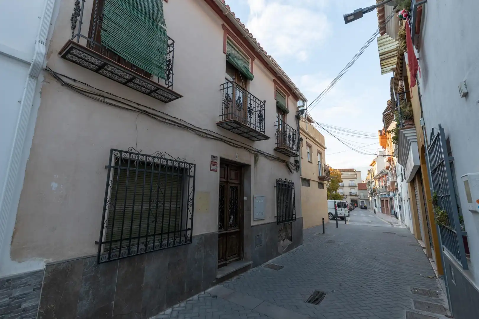 Vista exterior de Casa adosada en venda en Cúllar Vega amb Terrassa i Balcó