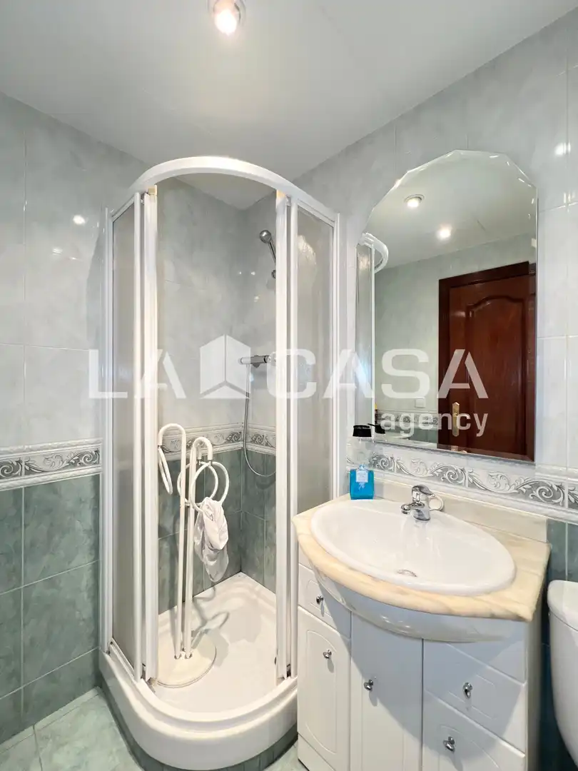 Bathroom of Flat for sale in Artigues - Llefià