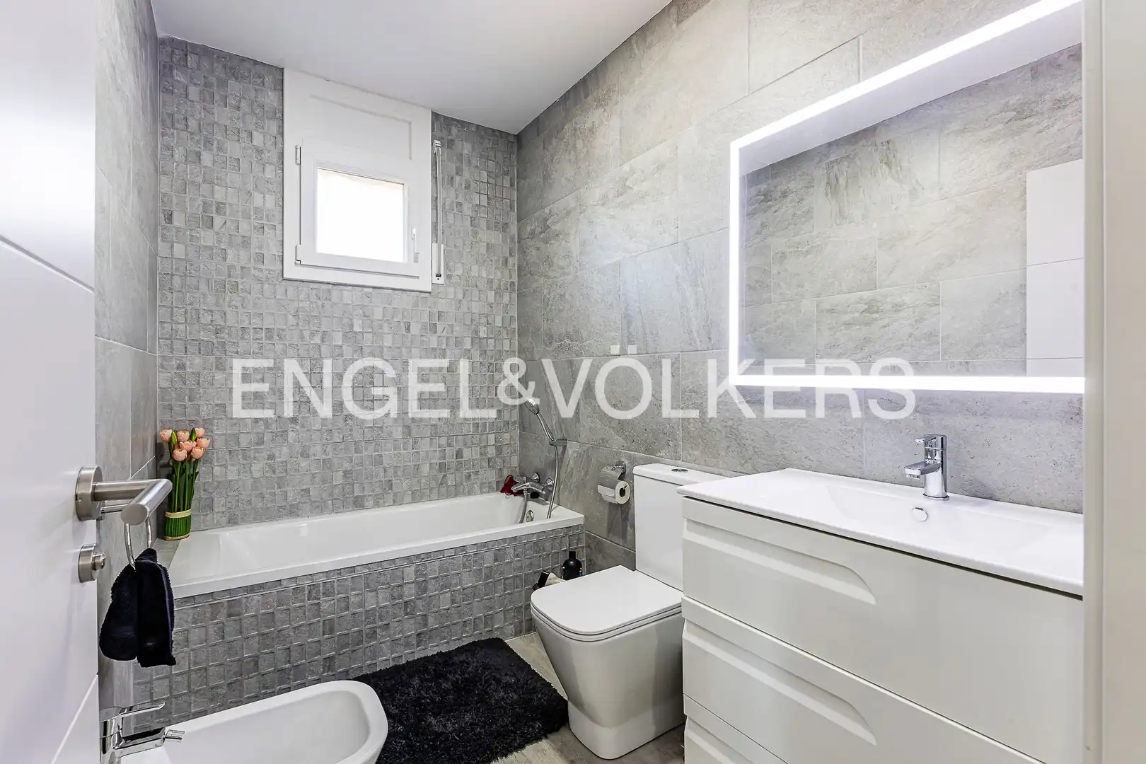 Bathroom of Houses for sale in Vallirana  with Heating and Private garden