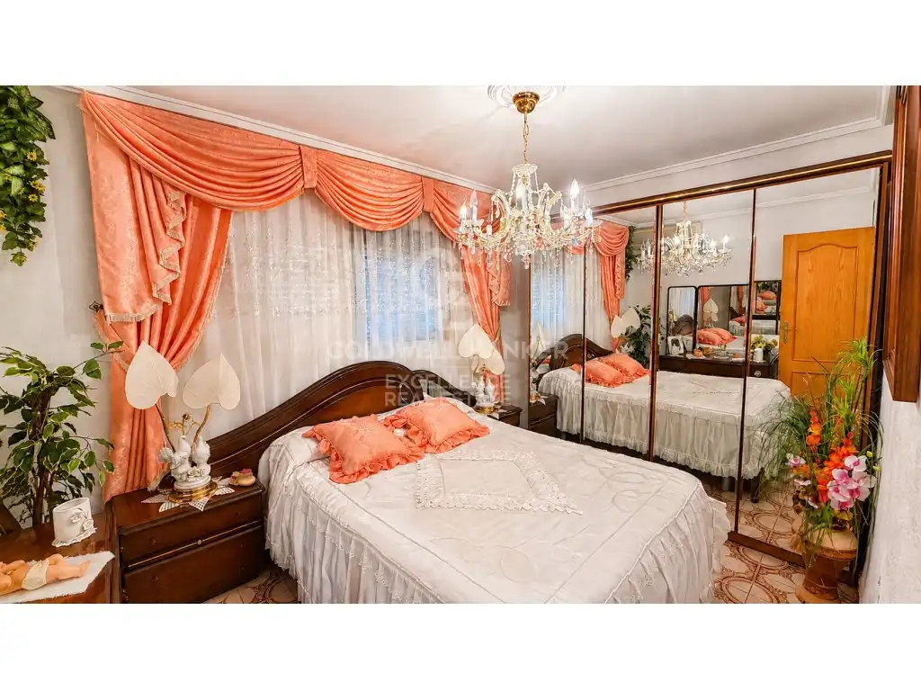 Habitación de Casa adosada en venta en Loriguilla con Aire acondicionado, Jardín privado y Terraza