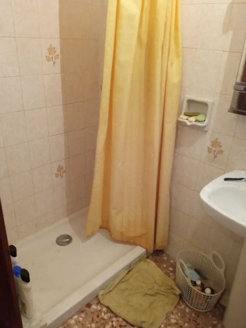 Badezimmer von Country house zum Verkauf in Quatretondeta mit Abstellraum und Balkon
