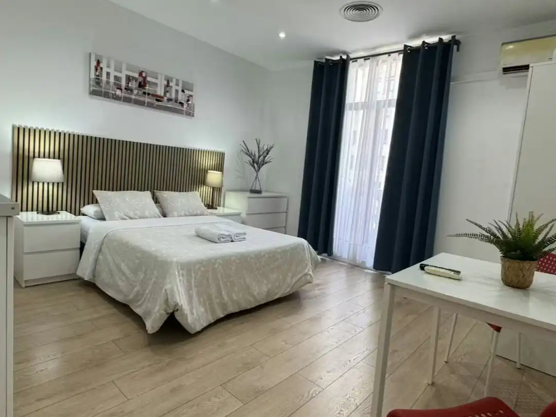 Bedroom of Flat for rent in Madrid  with Air Conditioner, Heating and Furnished