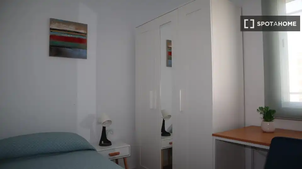 Bedroom of Flat for rent in Sevilla  with Air Conditioner, Heating and Furnished