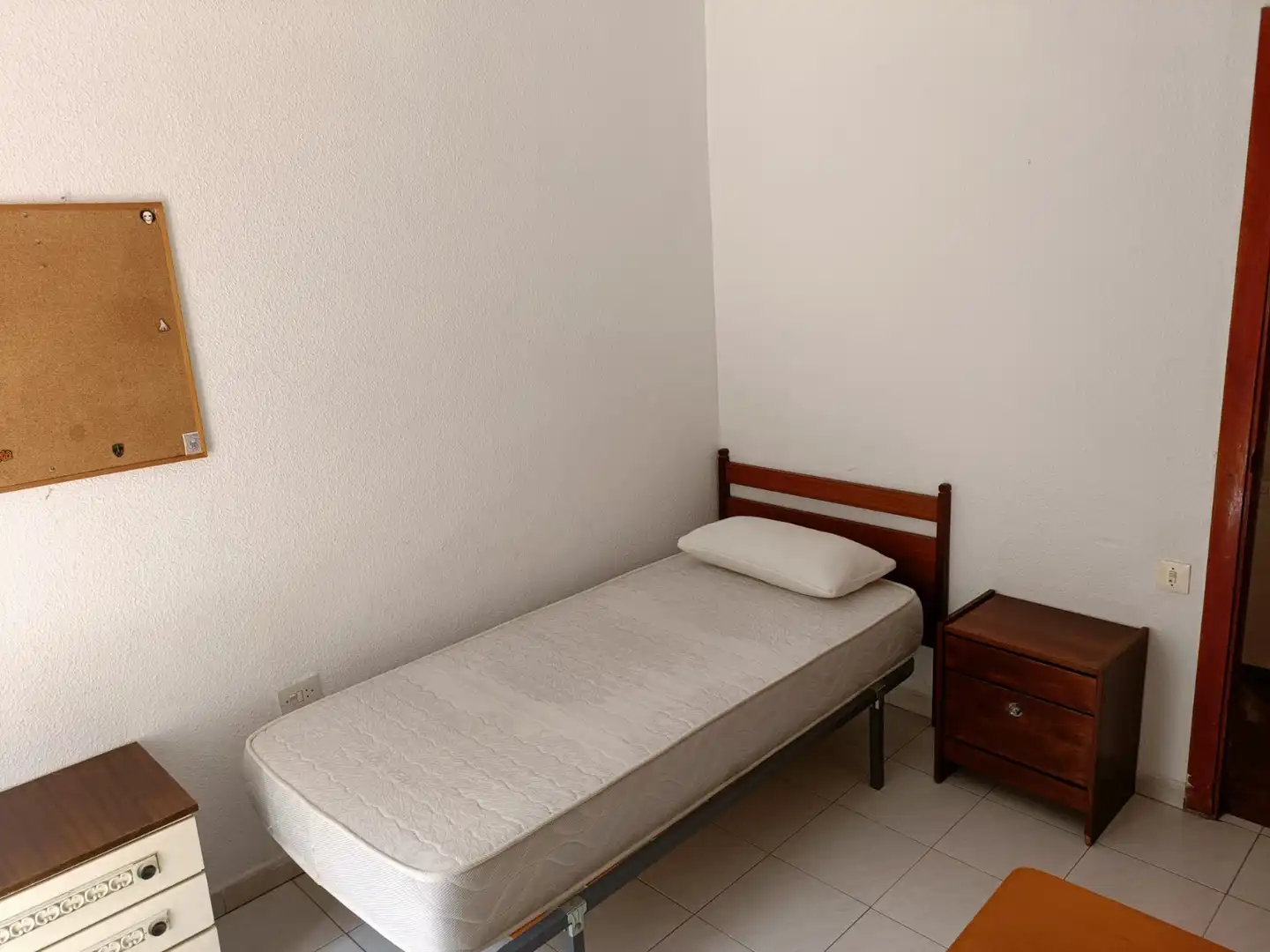 Habitación de Piso de alquiler en Granada con Calefacción, Terraza y Amueblado