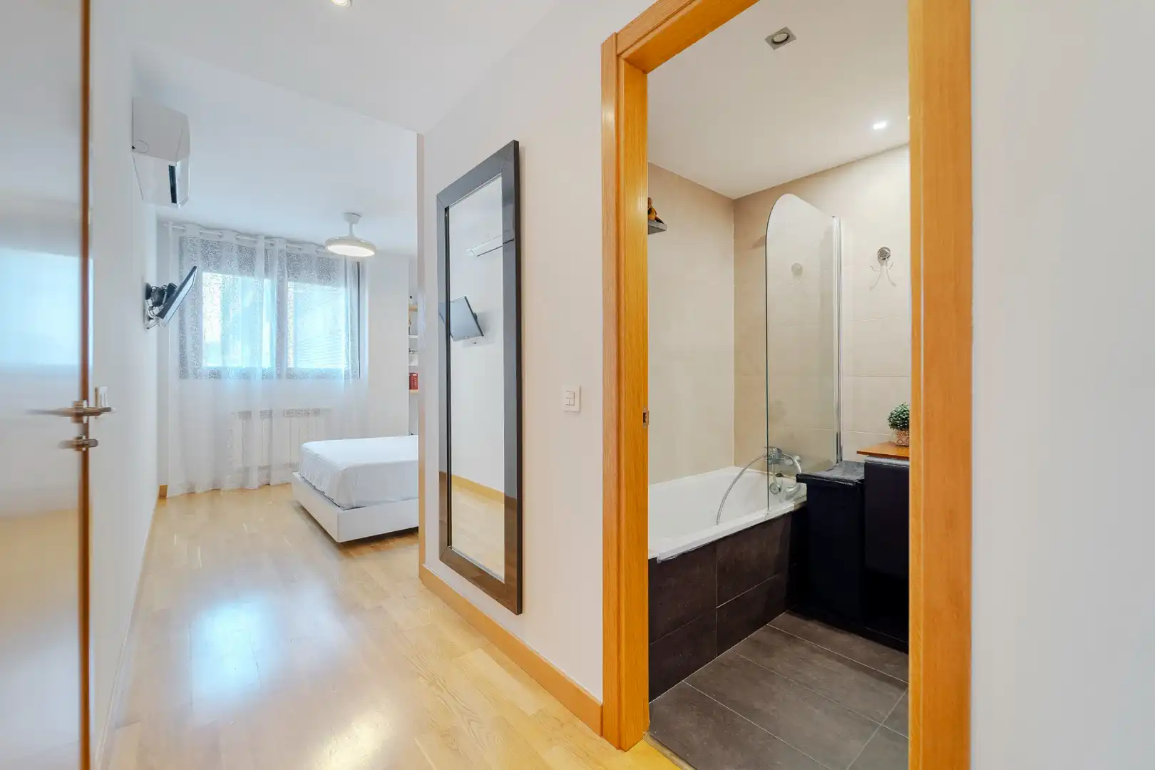 Bathroom of Flat for sale in Móstoles  with Air Conditioner, Heating and Private garden