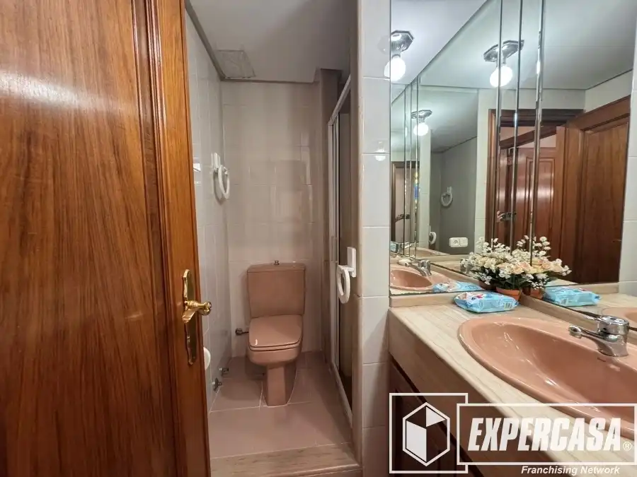 Bany de Casa o xalet en venda en Burjassot amb Aire condicionat, Calefacció i Terrassa