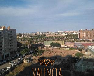 Vista exterior de Pis de lloguer en  Valencia Capital amb Aire condicionat i Balcó