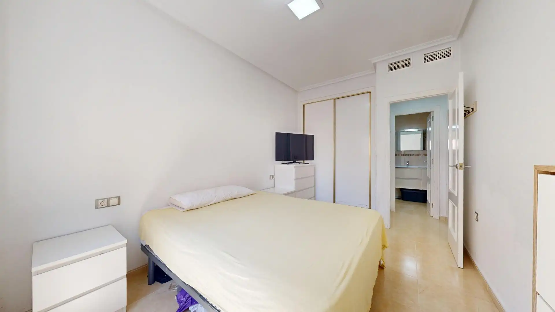 Dormitori de Apartament en venda en Los Montesinos amb Aire condicionat, Moblat i Piscina comunitària