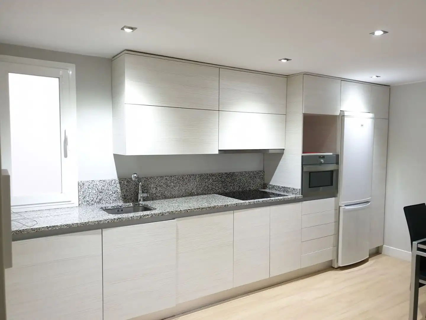 Flat with lift to rent in Av Cesareo Alierta 12, imagen 2